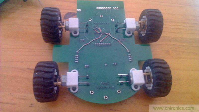 牛人力作！PCB版藍牙智能小車DIY