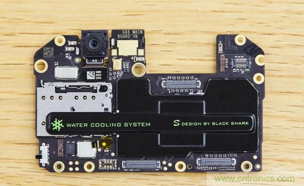 拆解黑鯊手機(jī)：多級直觸一體式液冷系統(tǒng)有什么門道？